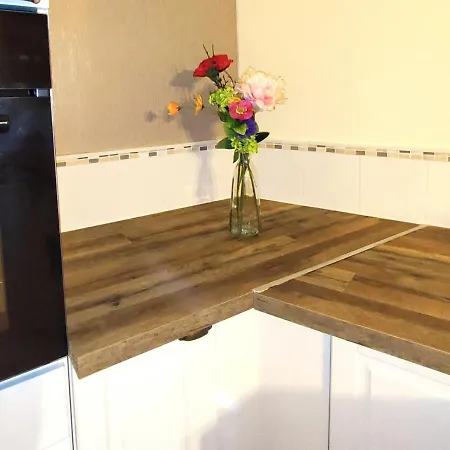 בית נופש 3 Yoga In - 1 Bedroom Sleeps 4 *