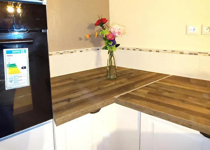 בית נופש 3 Yoga In - 1 Bedroom Sleeps 4 *