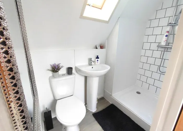 בית נופש 3 Yoga In - 1 Bedroom Sleeps 4 *